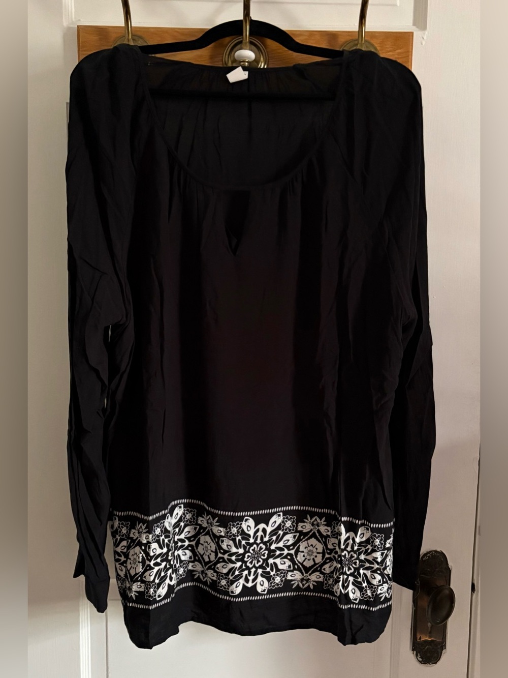 Old Navy Black Floral Hem Long Sleeve Keyhole Tunic Top - XXL